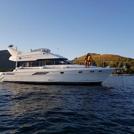 43 Ft Motoryacht In Botel *