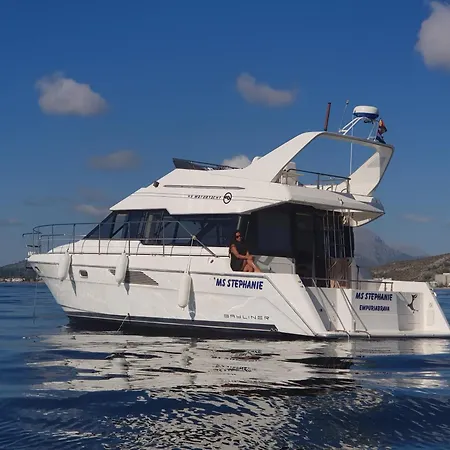Botel 43 Ft Motoryacht In Empuriabrava
