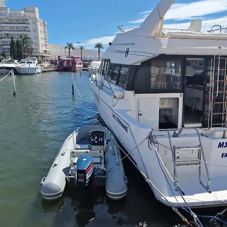 Botel 43 Ft Motoryacht In