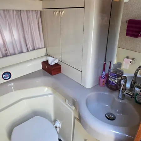 Botel 43 Ft Motoryacht In