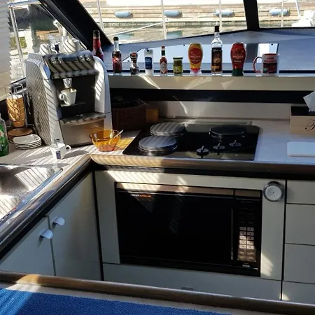 Botel 43 Ft Motoryacht In